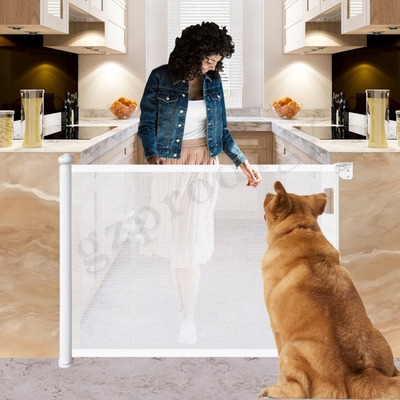 ABS犬のための引き込み式の網のゲートの余分広い71インチの容易で取り外し可能な多方向伸張の引き込み式のゲート外で
